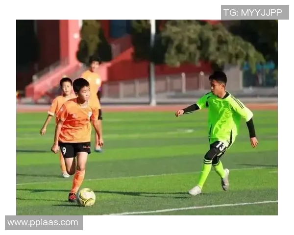 绿茵巨星闪耀赛场激情点燃足球梦想瞬间